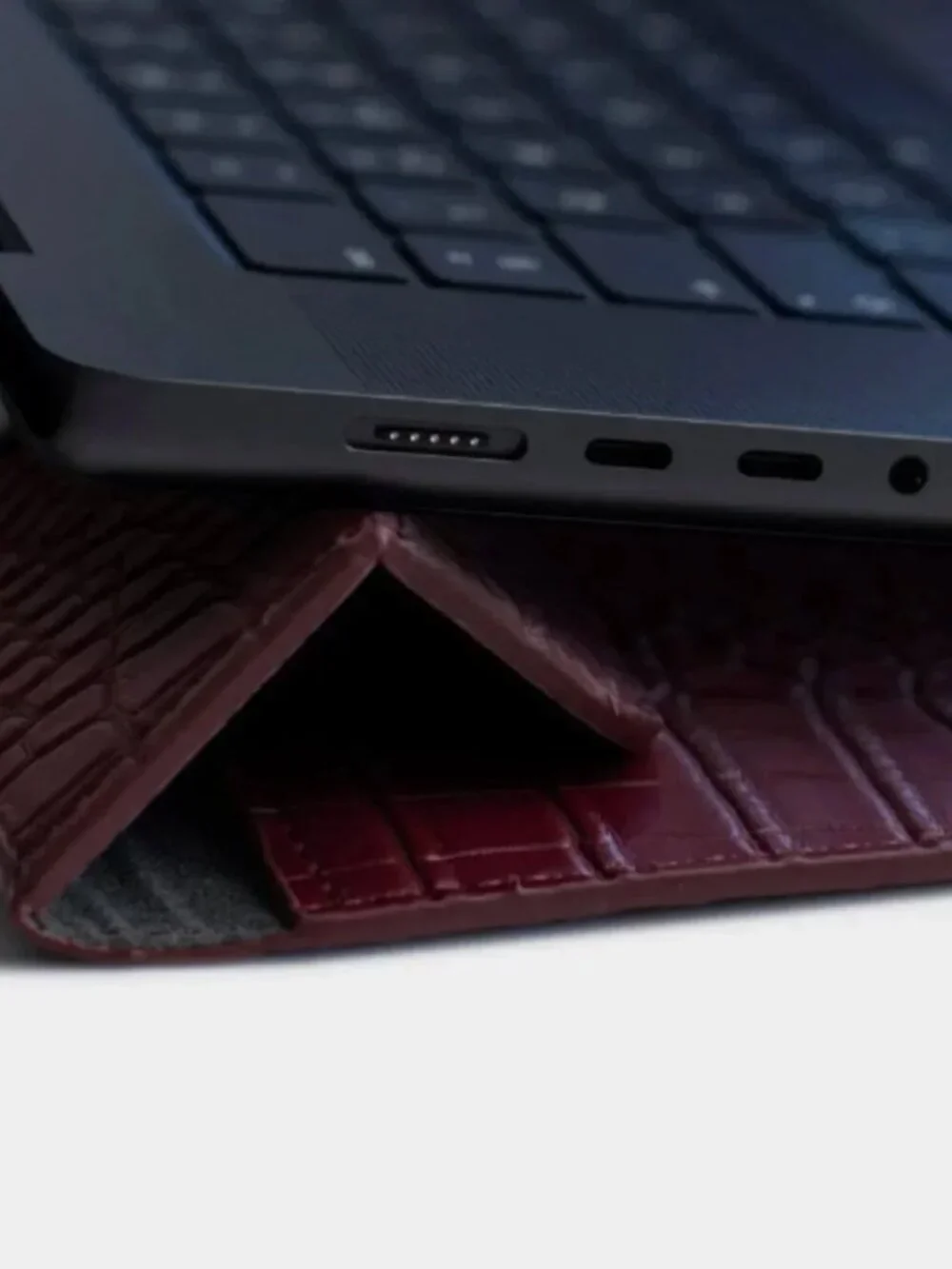 INSERIF burgundy croc